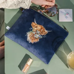 Wrendale Desings Ltd Kulturbeutel>Highland Cow Pouch - Daisy Coo
