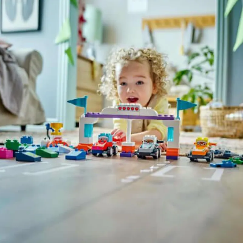 LEGO® Bauen>DUPLO® F1® Team Rennautos mit Rennfahrern 10